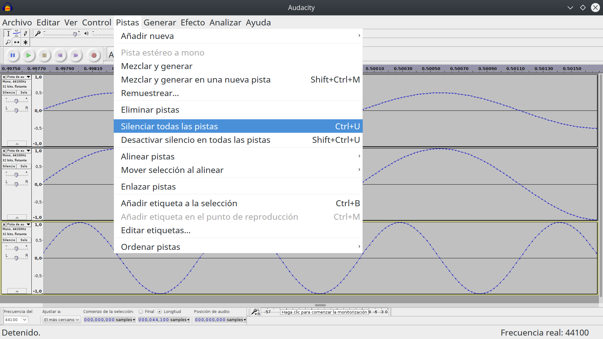 Pantalla de Audacity mostrando el menú Pistas y la opción silenciar todas las pistas.
